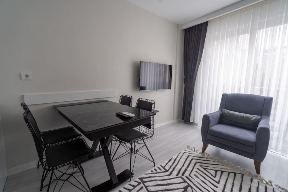 Apartment With Balcony Close to Beach in Muratpasa