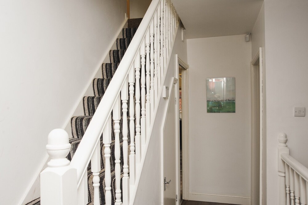 Room in Guest Room - Bright Room in Coventry