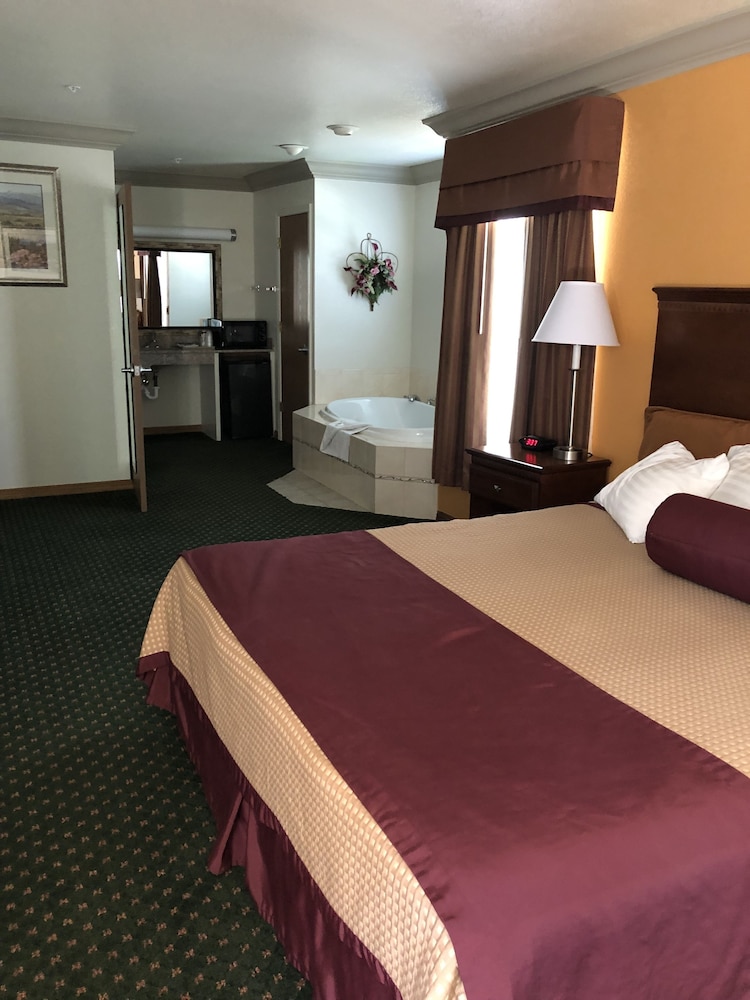 Cloverdale Wine Country Inn  Suites - Property Image 42