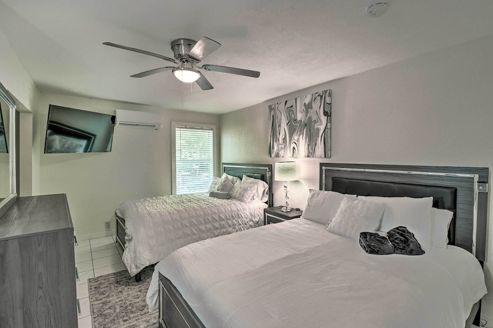 Cozy Key West Beach Cottage: Walk to Beaches! view 3