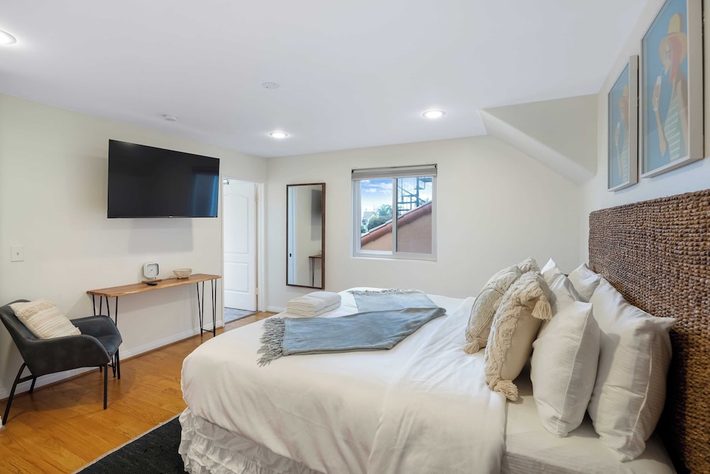 Belmont Shore Retreat Rooftop Lounge, Putting Green & Near 2nd Street Beaches