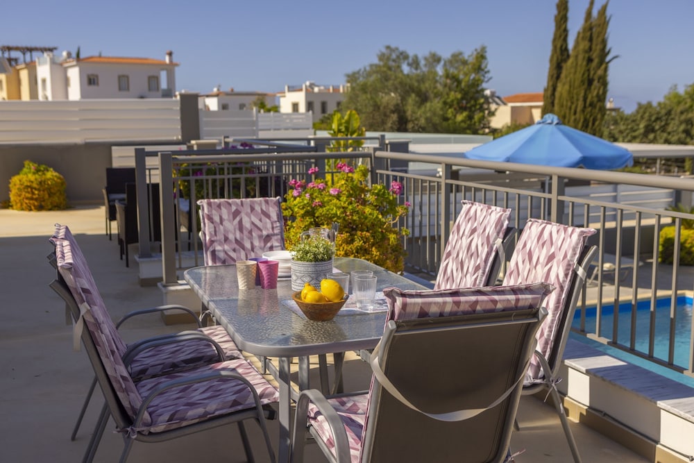 Lenias Sea View in Neo Chorio