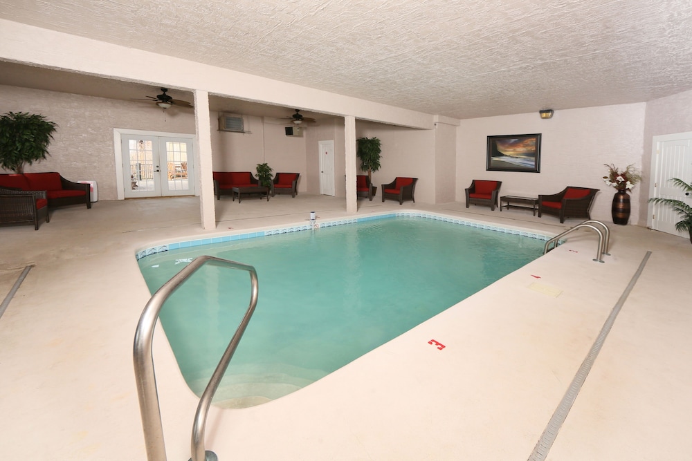 Serenity Mountain Pool 9 Br cabin by RedAwning