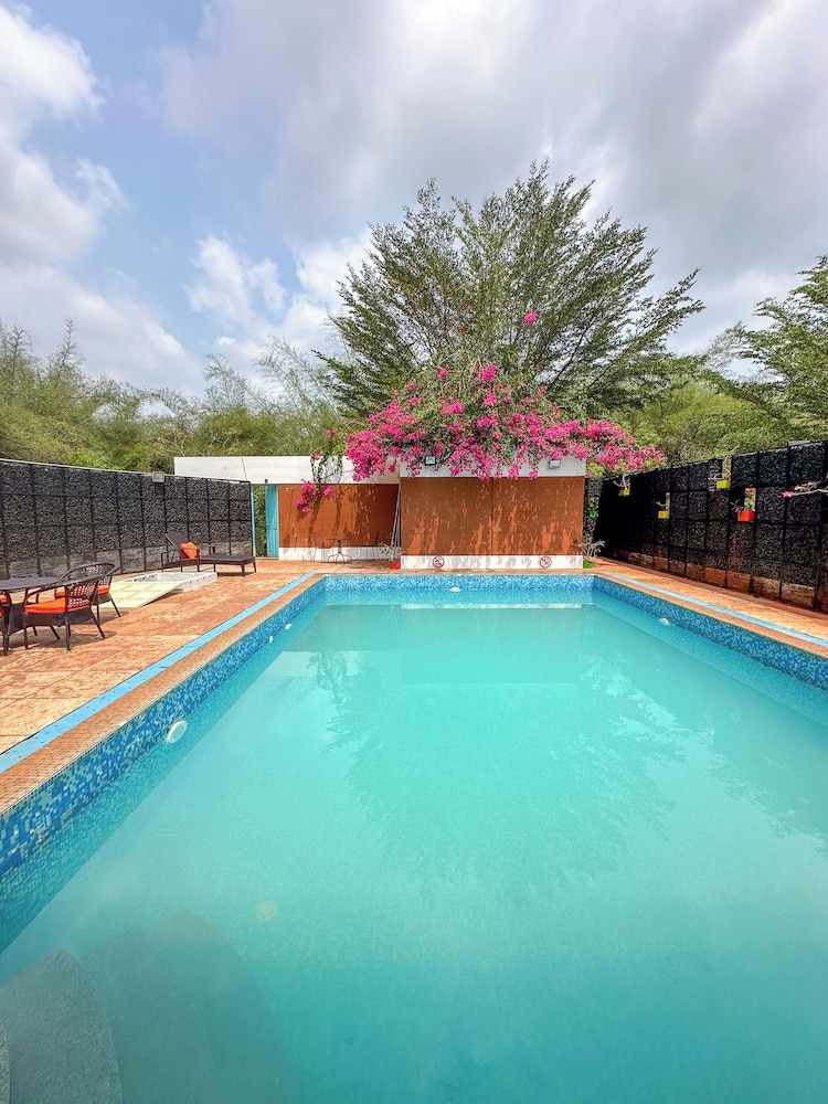 Truliv Bougan Villa