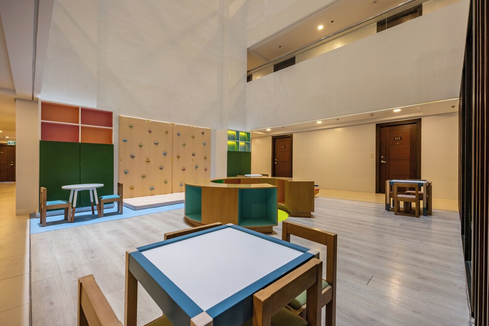Virgo Nest Rentals - 38th Park Ave, IT Park Cebu - City View