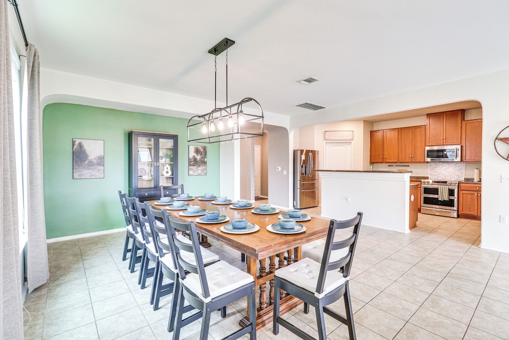 10 Mi to Dtwn Austin: Family Home w/ Communal Pool
