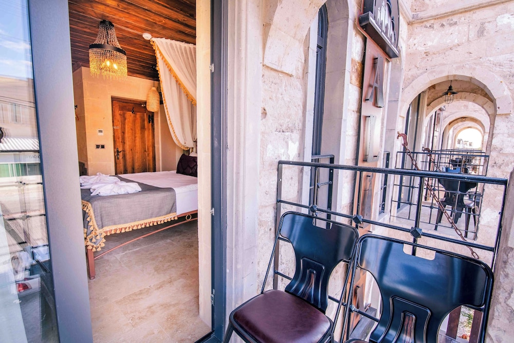 Alika Castle House