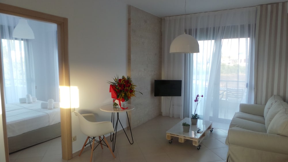 Niovi Boutique Apartments