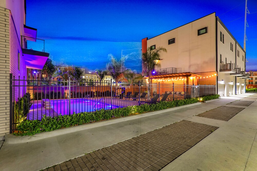 4BR Modern Townhouse near French Quarter - Image 5