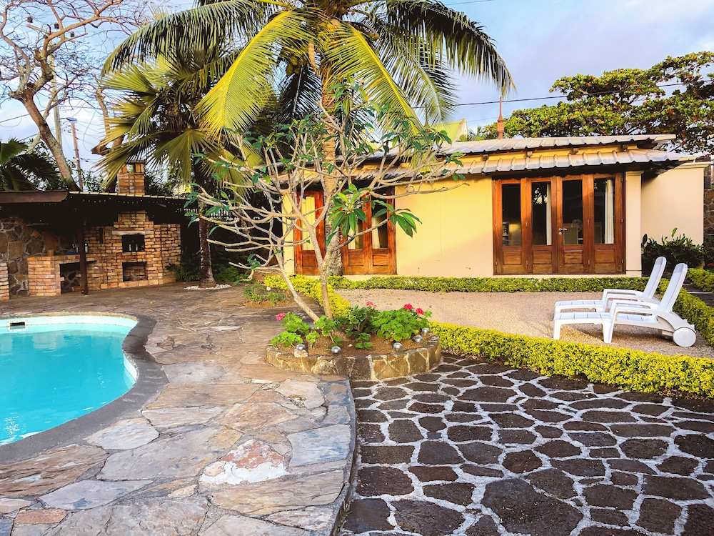 Laurels Villas