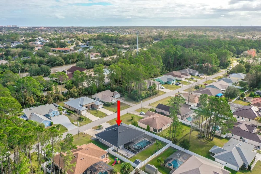 Modern 4BR Retreat Near Beach Heated Pool