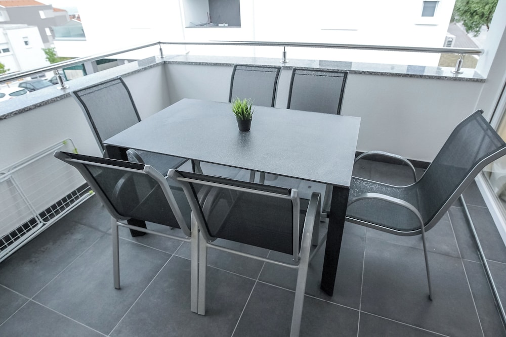 Tomana B Apartments