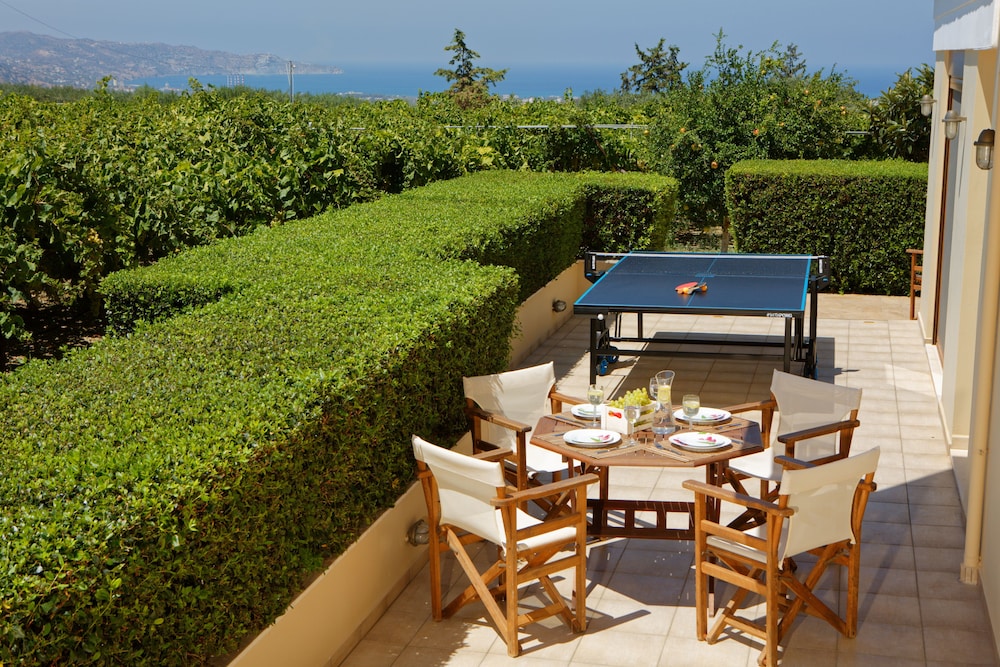 Cretan Vineyard Hill Villa Private Pool, Panoramic View, Beautiful Vineyard