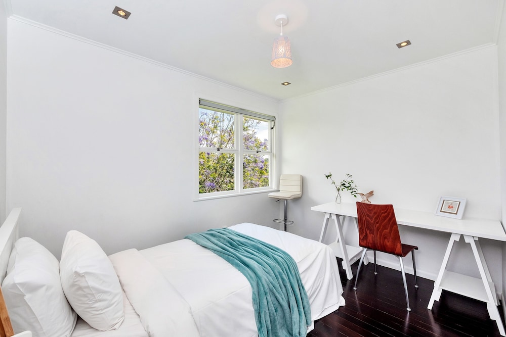 Bright Airy & Spacious 3 BR Home view 2