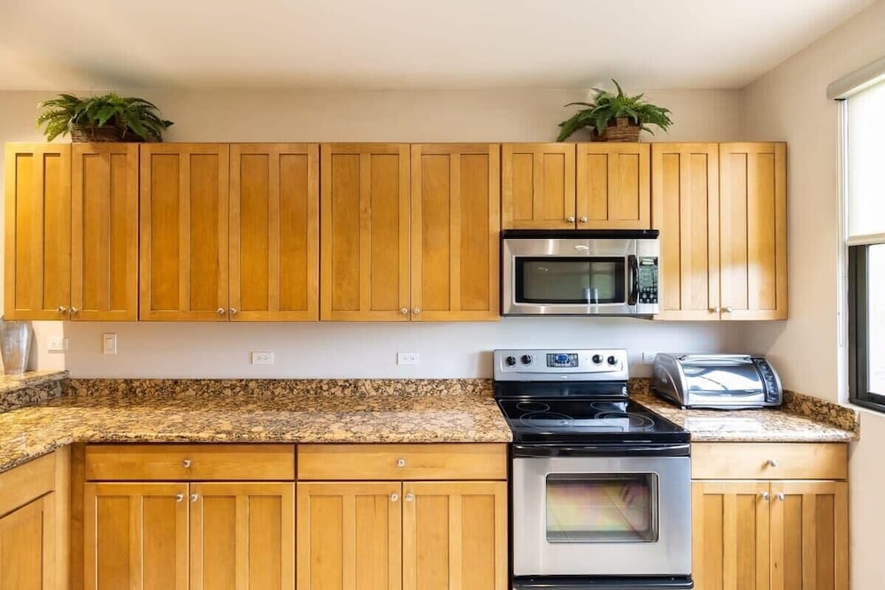 3-Bedroom, 2-Bath Condo Overlooking Pool