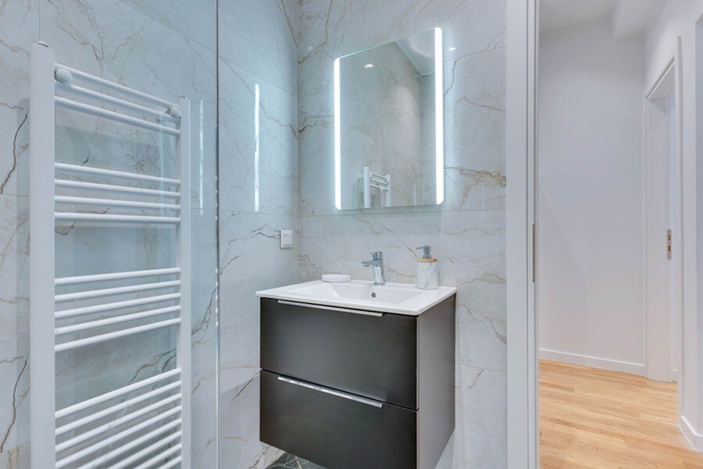 Elegant Flat 5 Walk to Metro Panormou