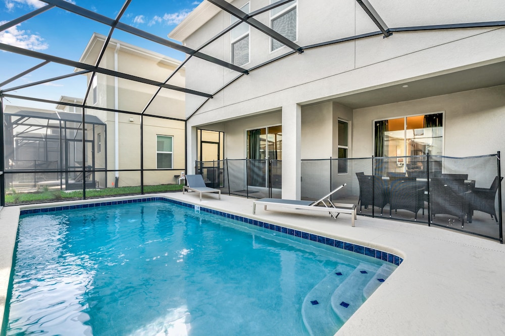 Edgy, Modern 6 Bed 5 Bath - Image 3