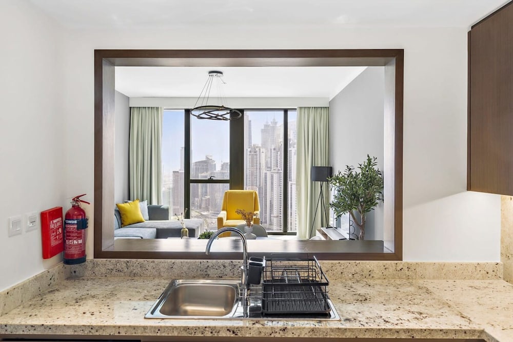 Silkhaus Luxury Tower in Downtown Pool Gym