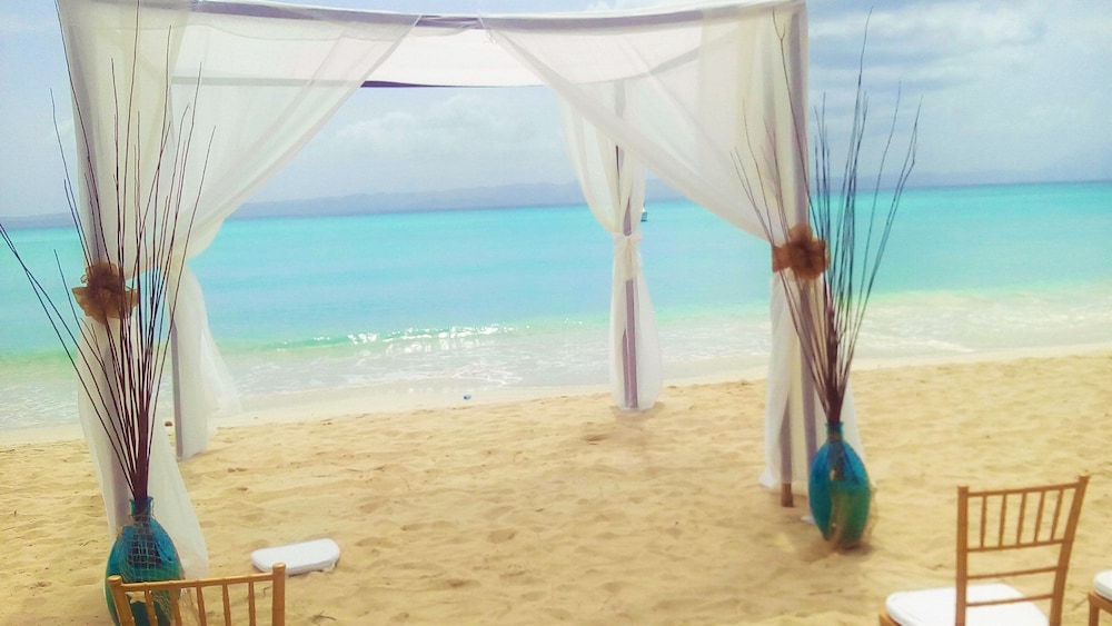 Abaka Bay Resort