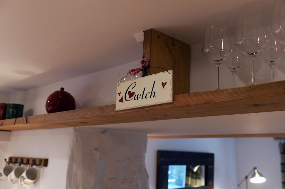 The Cwtch - Luxury Cottage Sea Views Pet Friendly view 5