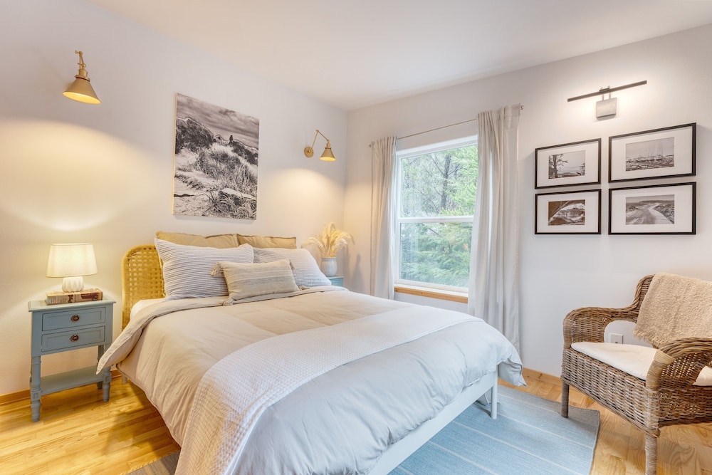 Buttercup Bay Hideaway by Avantstay Cozy Escape w Fire Pit Walk to Beach