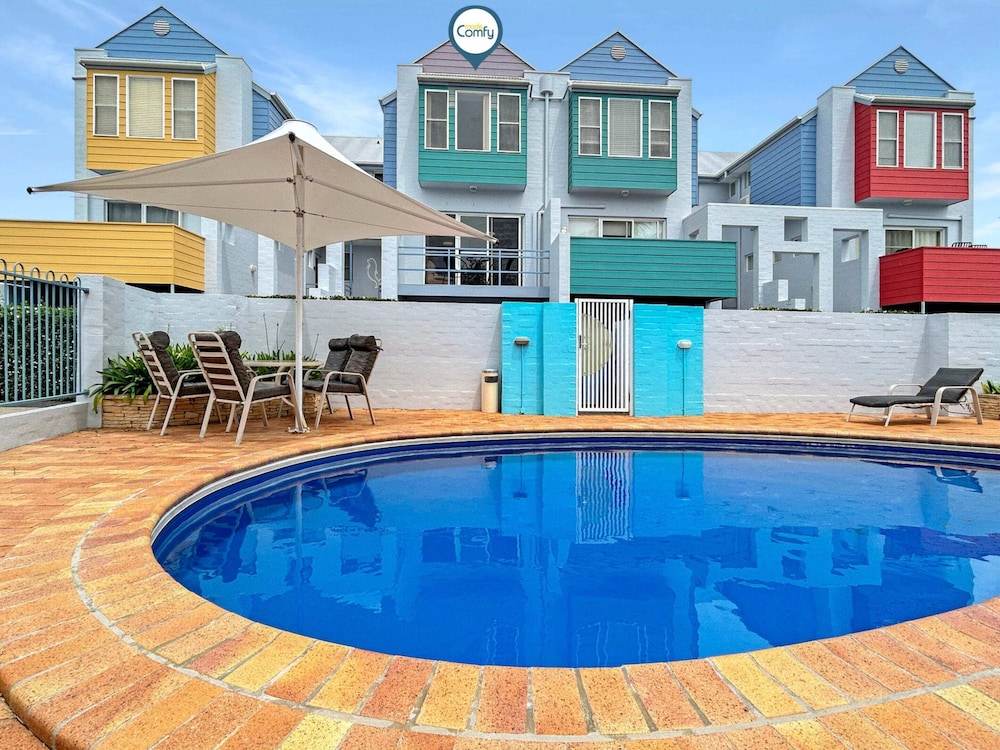 3-bed With Alfresco Dining & Pool in Batemans Bay
