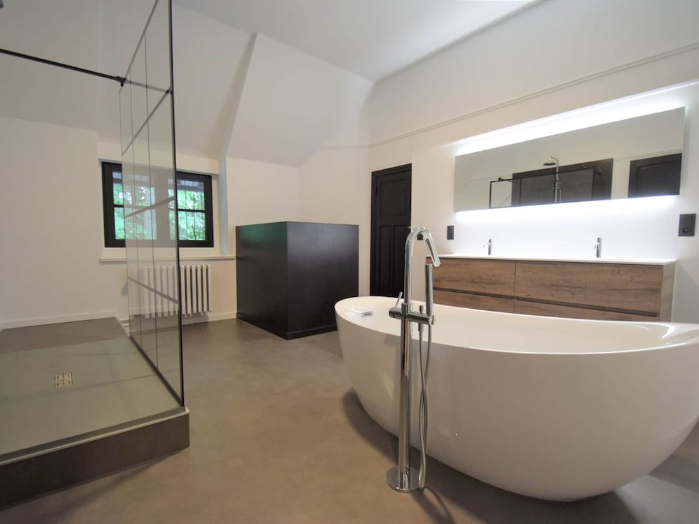 Vintage Villa with Hot Tub & Infrared Sauna in Ardennes view 3