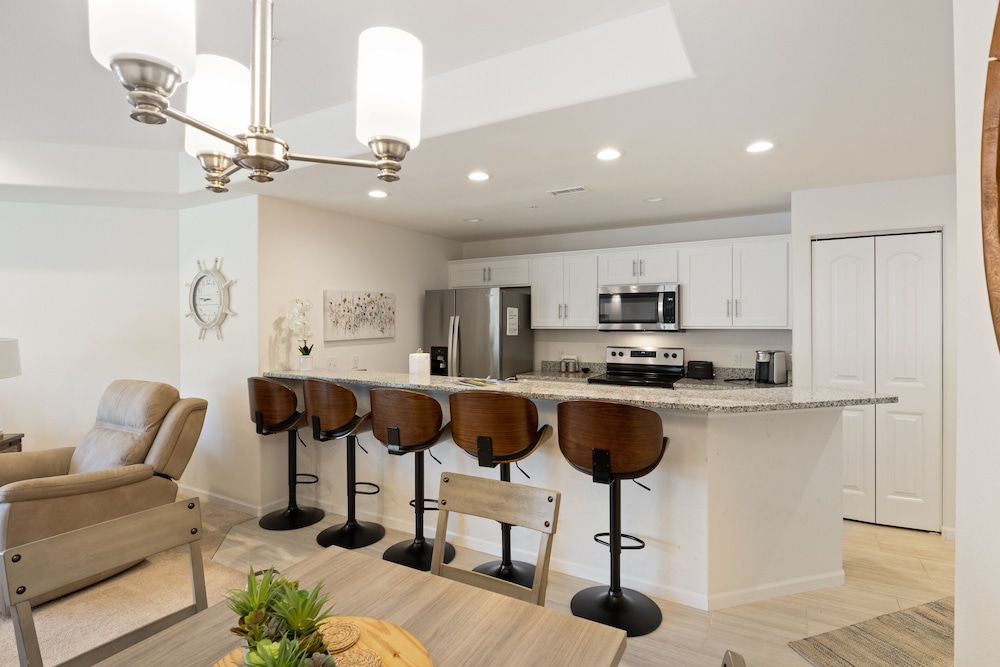 Central Location, Pool Access & Breathtaking Views