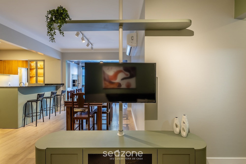 3BR Apt w/ Balcony 240m From Sea Meia Praia Eio203
