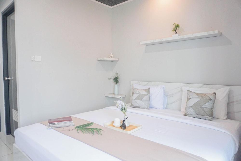 Cozy And Homey Studio At Riverdale Apartment