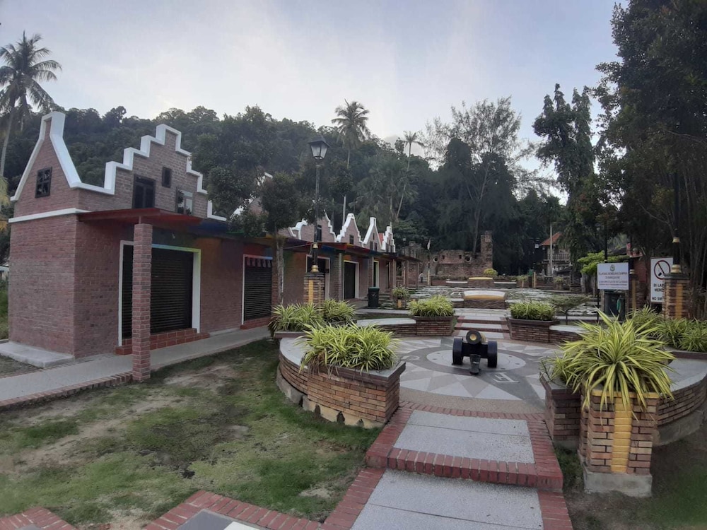 Nazri Nipah Camp