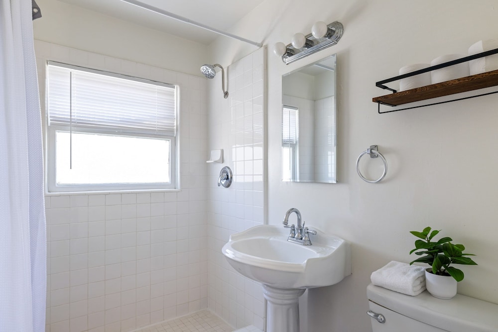 Ocean Blvd Apt 6 by Avantstay On Pacific Beach