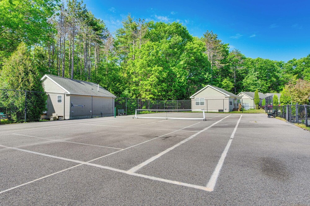 1 Mi to Beach: Cottage w/ Pool Access in Wells