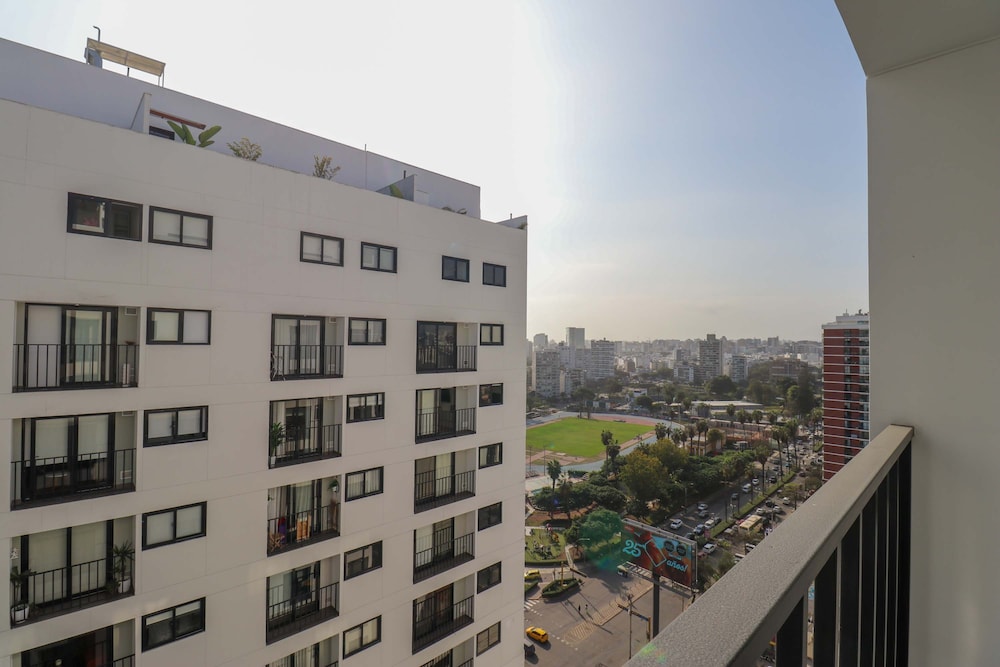 w Stylish 1BR w Balcony in Trendy Barranco