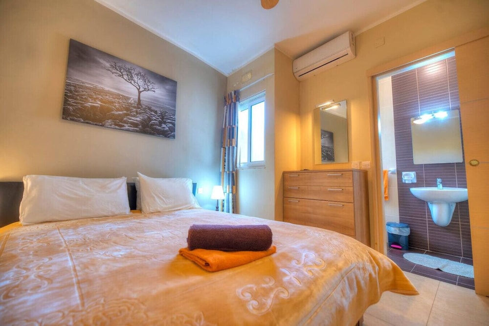 Spacious Apartment With Pool in Misrah Simar Qala view 5