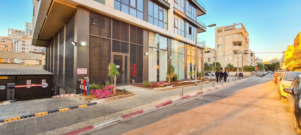 Hayarkon Bronze in Tel Aviv-yafo