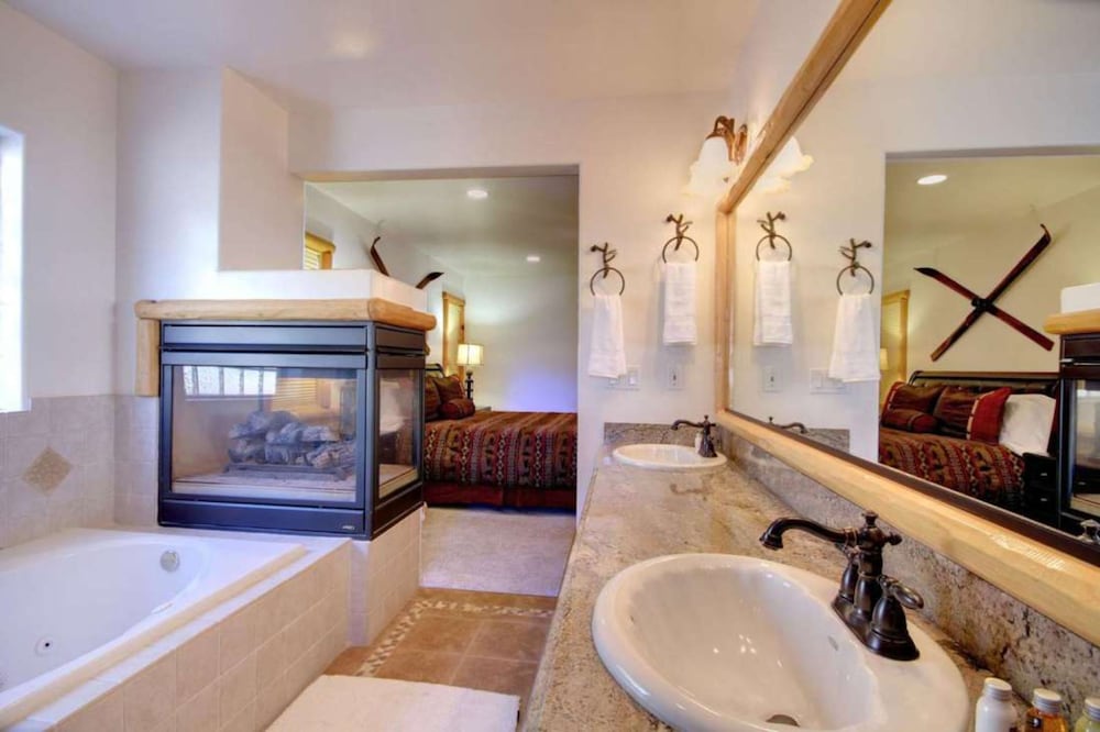 Starlight Retreat by Avantstay Gorgeous Log Style Home w Incredible Views