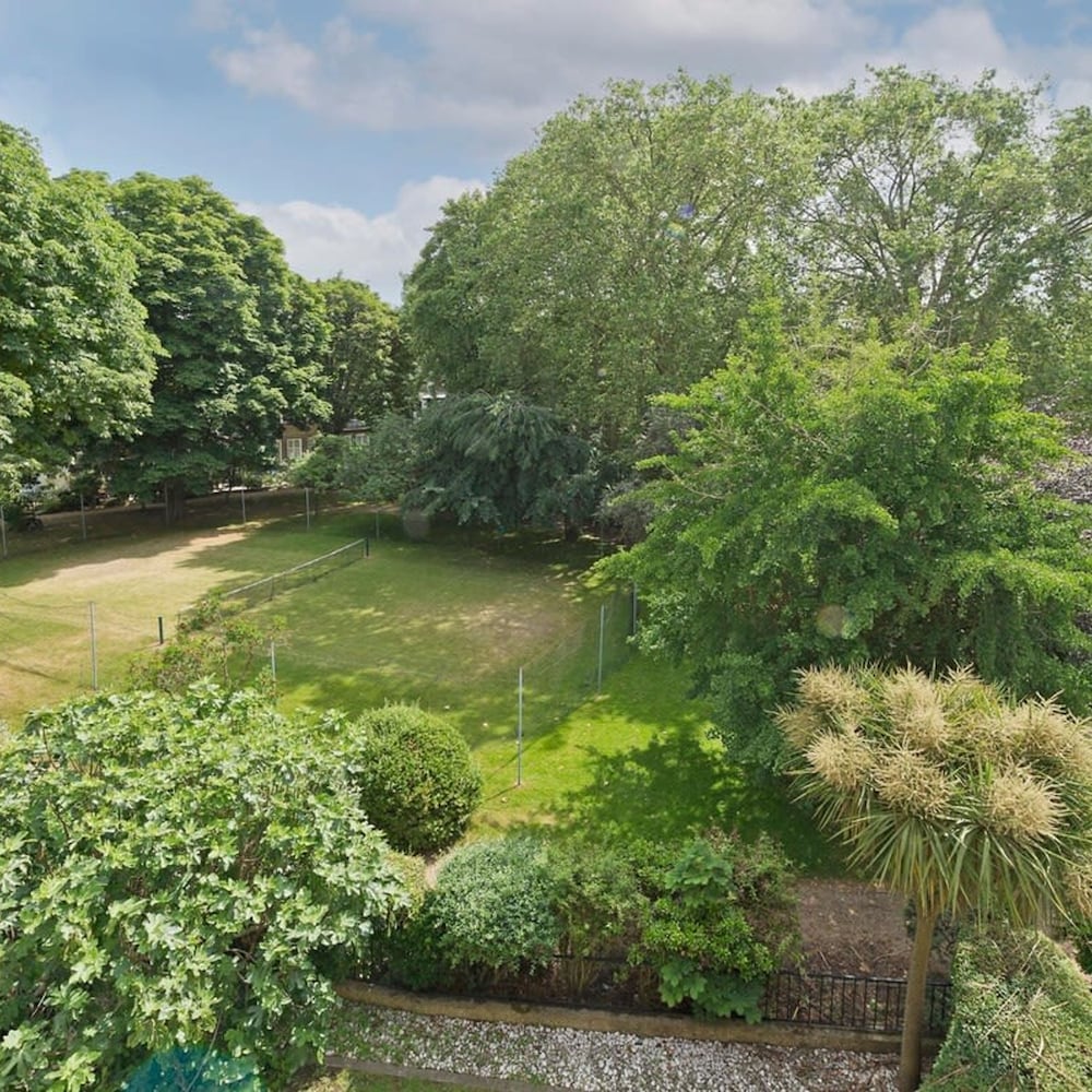 Elegant 3 bed Flat Earls Court