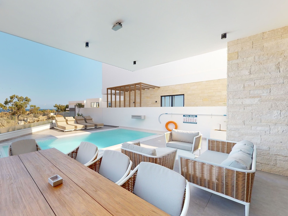 Konnos Bay Polymnia - Stunning 4-bdr Villa With Sea View