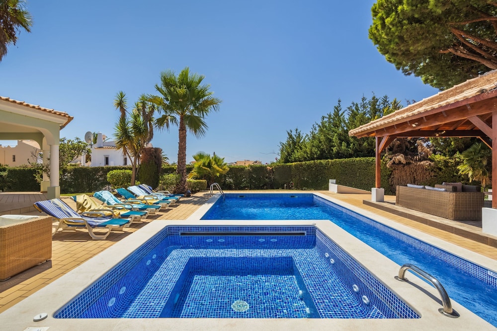 Villa Amendoeira in Olhos de gua