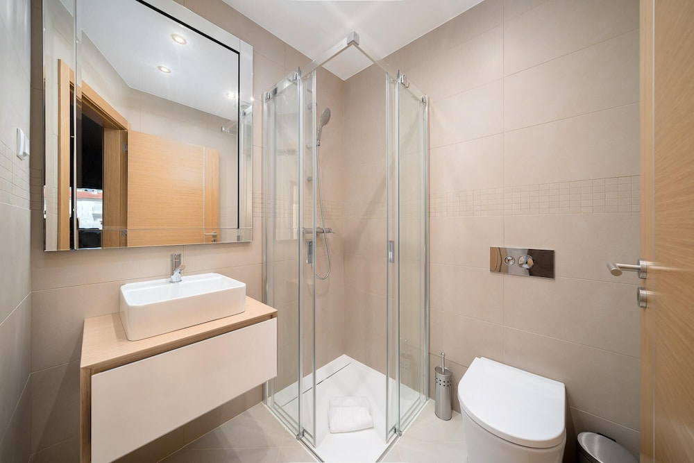 Sleek New Apartment by Ideal Homes Horta Galv o Lagos Algarve view 4
