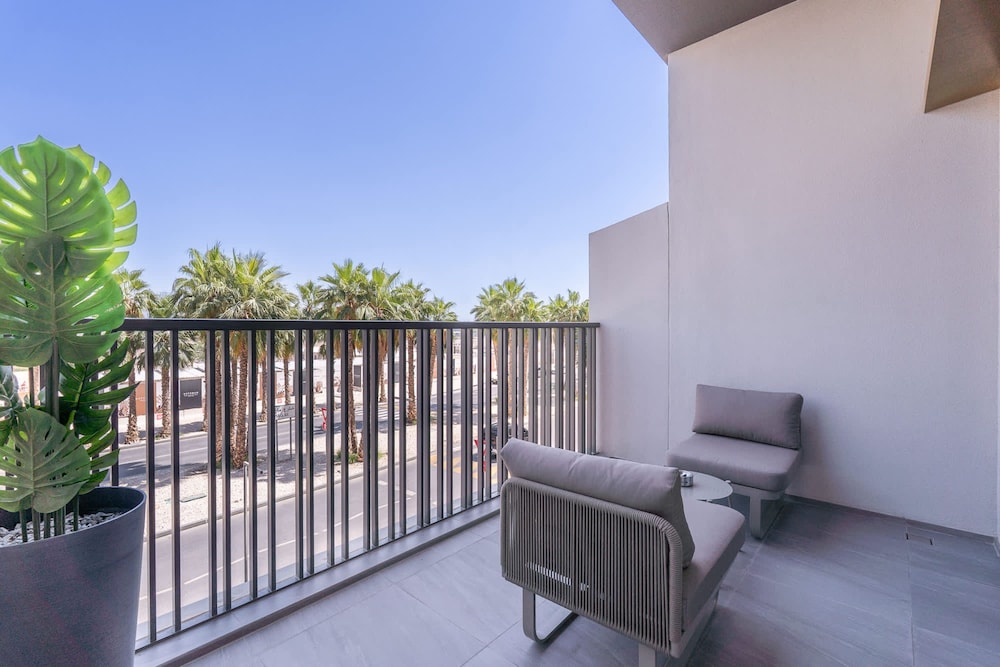 Modern and Stunning Studio in MAG 910 MBR City