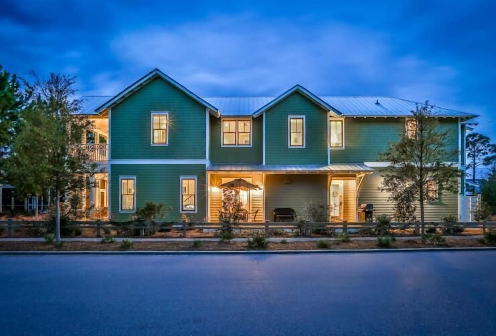 Dragonfly Dreams 5 Bedroom Holiday Home by Five Star Properties