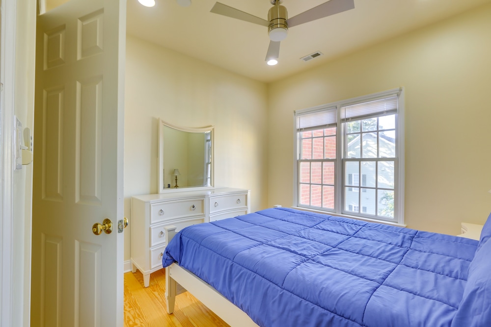 Greensboro Townhome w/ Deck - Walk to Downtown view 4