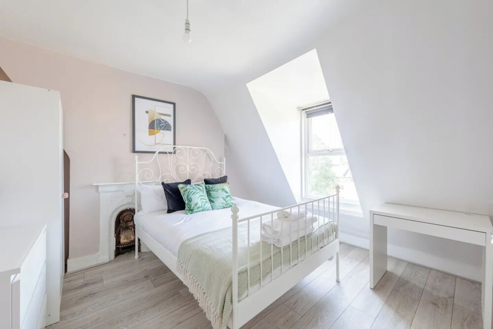 Chic 3BD Flat - 5 Mins to Walthamstow Central!