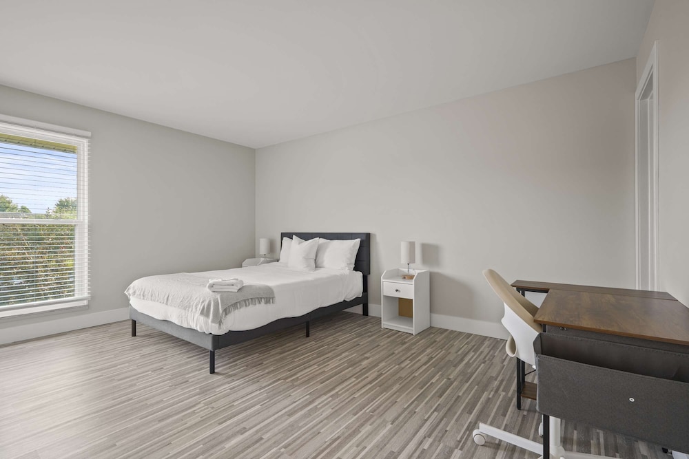 Relaxing 2BR 2BA Unit in the City