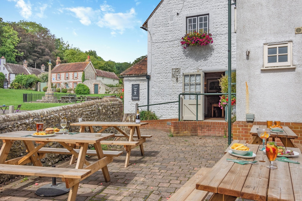 Grace - Tiger Inn view 4
