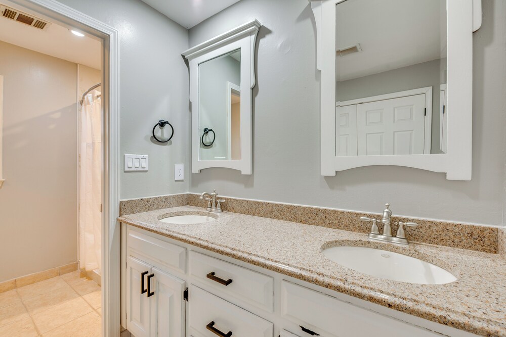 Spacious Home w/ Deck in Marietta!