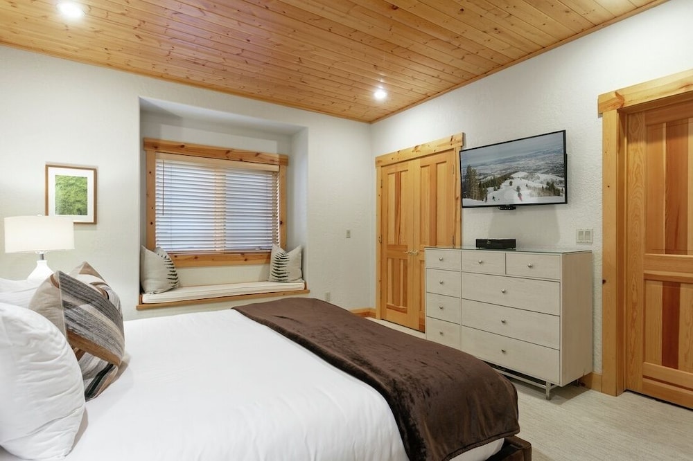 301 - Three Bedroom with Spa Bristlecone 3 Condo