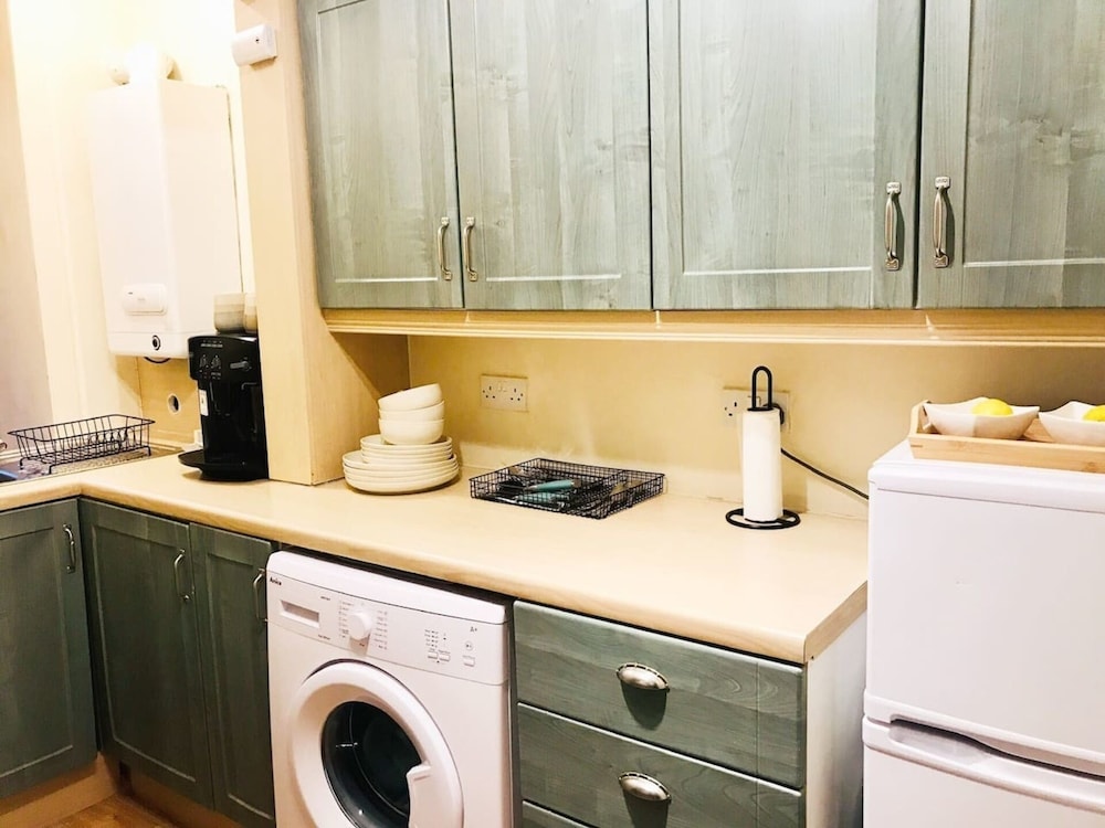 Lovely 1-bed Apartment in Glasgow view 3